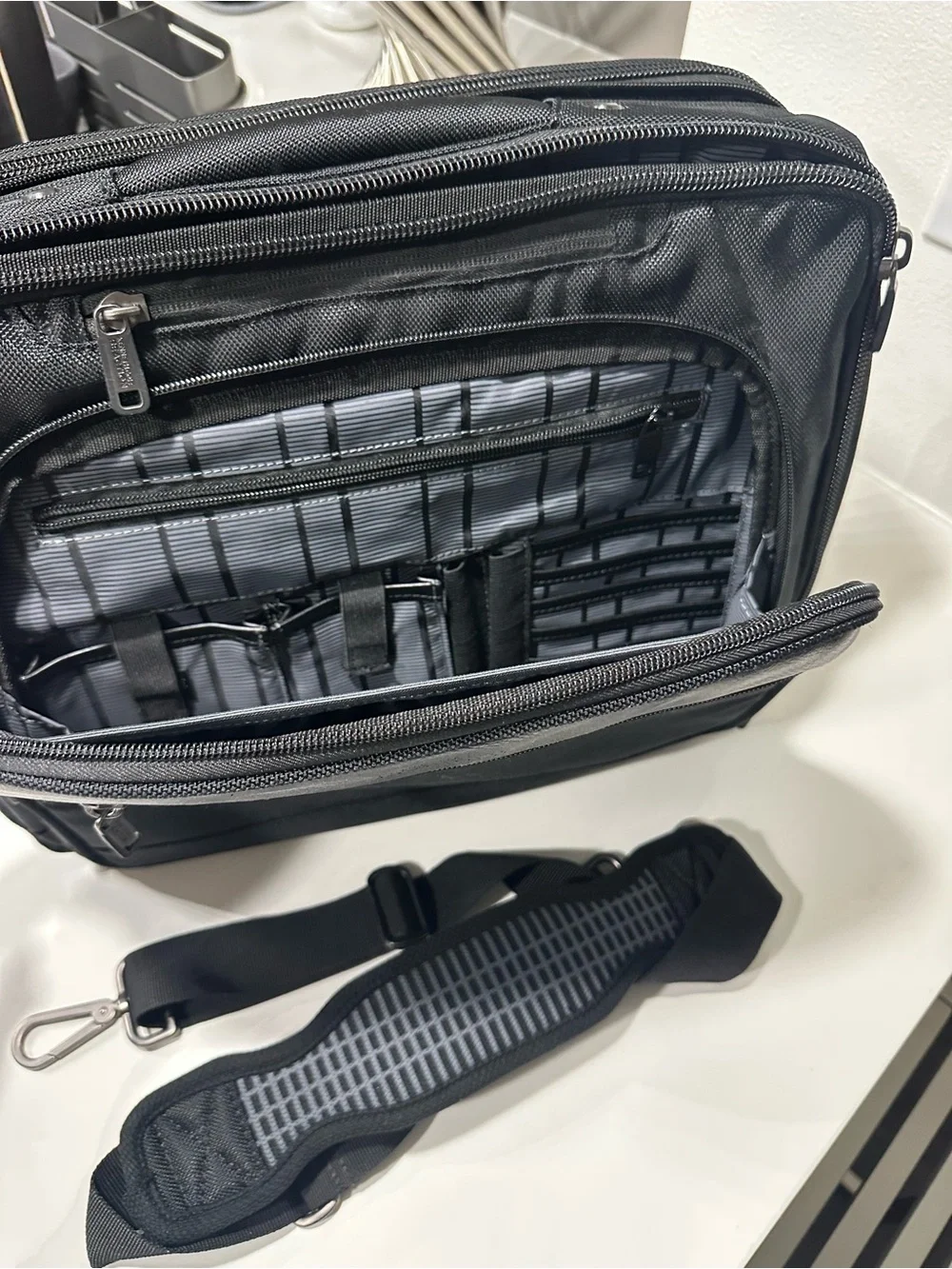 Kenneth Cole Reaction Relatively Easy Laptop Briefcase Business Backpack Black